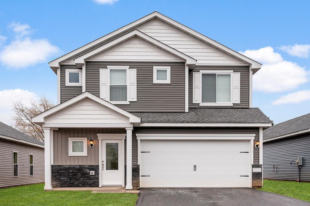 421 Redwood Street N, Cambridge, MN 55008
