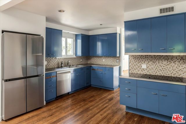 2412 Canyon Oak Drive, Los Angeles, CA 90068
