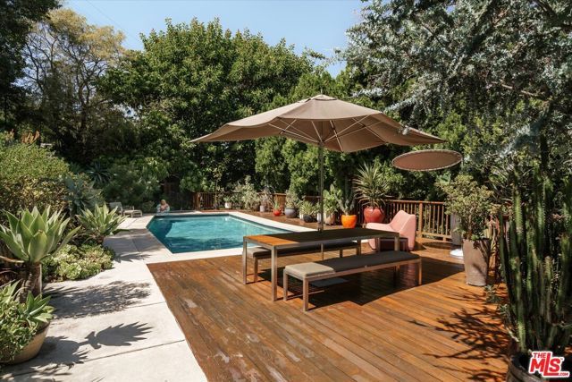 2412 Canyon Oak Drive, Los Angeles, CA 90068