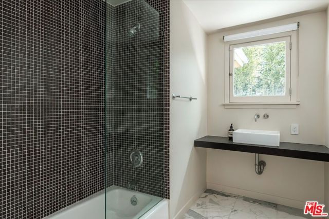 2412 Canyon Oak Drive, Los Angeles, CA 90068