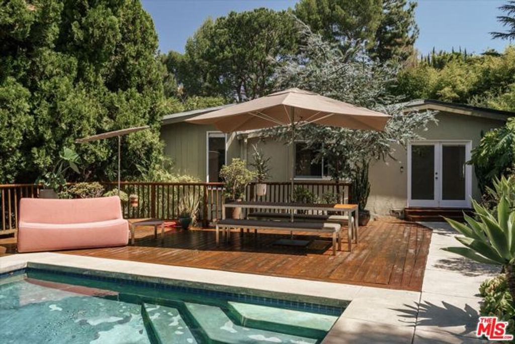 2412 Canyon Oak Drive, Los Angeles, CA 90068