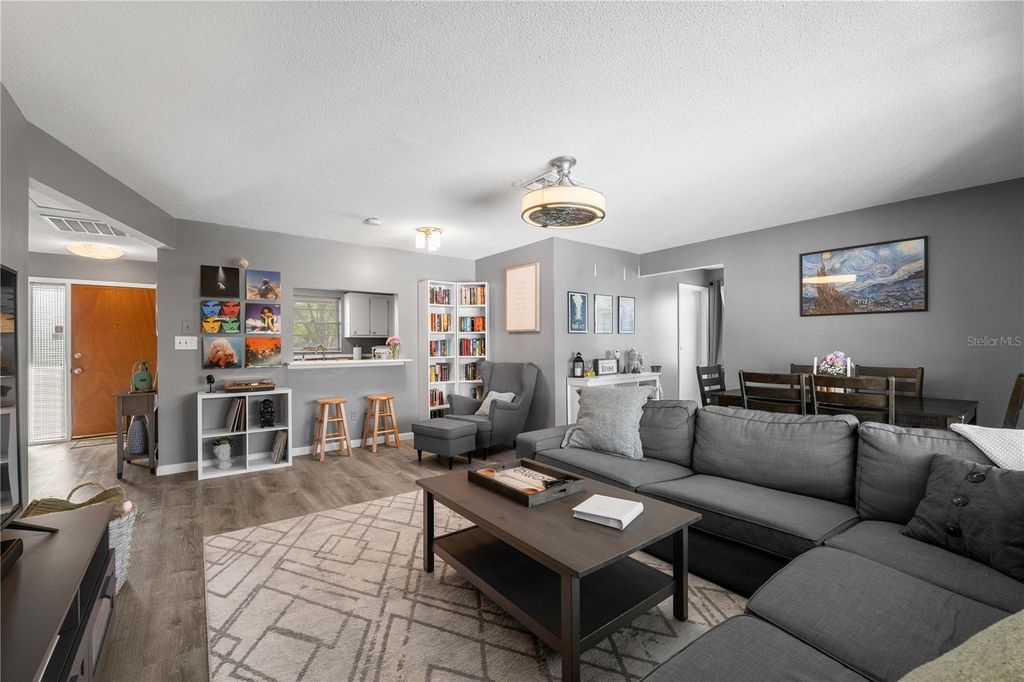 Image 3 of property listing at 1960 UNION STREET 28, Clearwater, FL 33763