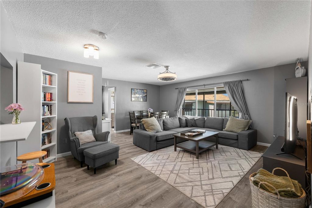 Image 4 of property listing at 1960 UNION STREET 28, Clearwater, FL 33763