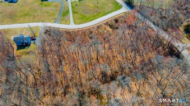 2 Fawns Meadow Road, Montville, CT 06370