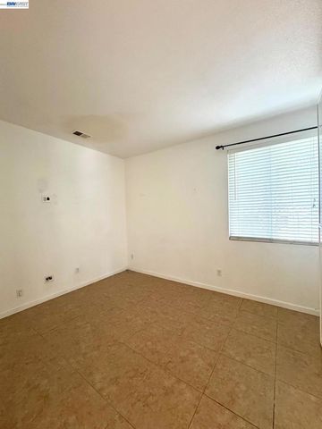 13900 Pinecrest St, Lathrop, CA 95330
