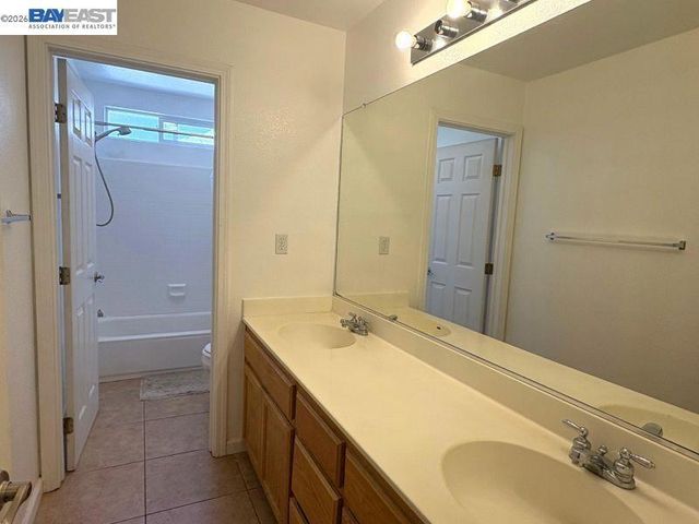 13900 Pinecrest St, Lathrop, CA 95330