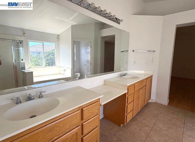 13900 Pinecrest St, Lathrop, CA 95330