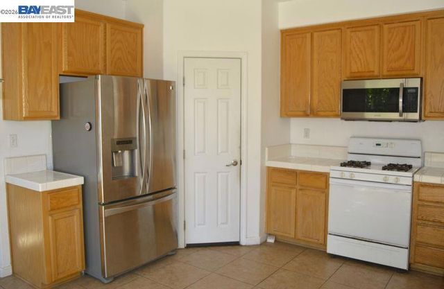 13900 Pinecrest St, Lathrop, CA 95330