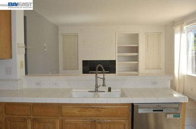 13900 Pinecrest St, Lathrop, CA 95330