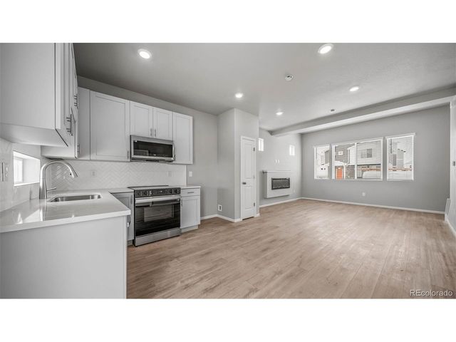 3407 Pearwood Dr, Johnstown, CO 80534