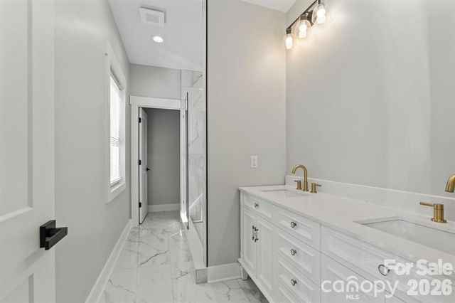 543 30th Avenue NW, Hickory, NC 28601
