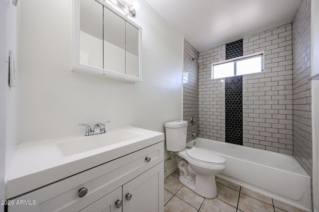 2226 W HEATHERBRAE Drive 4, Phoenix, AZ 85015