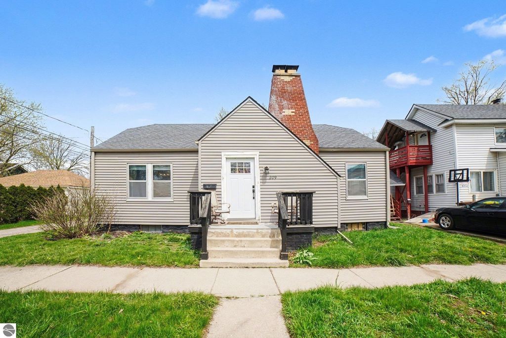 Image 1 of property listing at 209 E Maple, Mt Pleasant, MI 48858