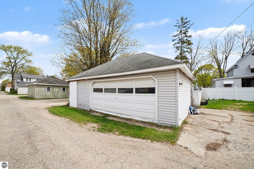 Image 15 of property listing at 209 E Maple, Mt Pleasant, MI 48858