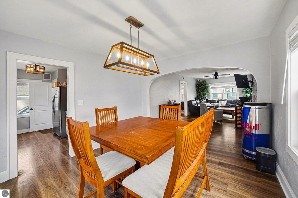 Image 6 of property listing at 209 E Maple, Mt Pleasant, MI 48858