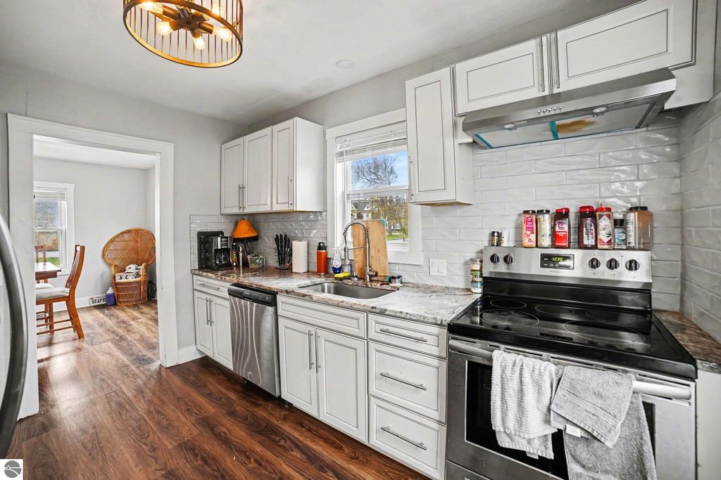 Image 8 of property listing at 209 E Maple, Mt Pleasant, MI 48858