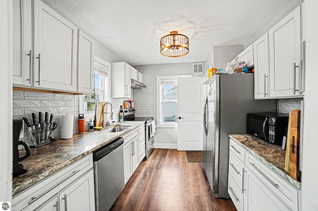Image 9 of property listing at 209 E Maple, Mt Pleasant, MI 48858
