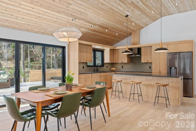 330 Windsor Road, Asheville, NC 28804
