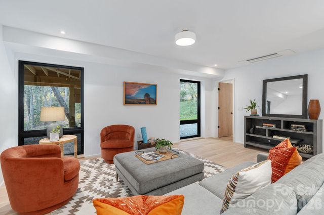 330 Windsor Road, Asheville, NC 28804