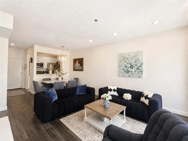 19350 Sherman, Reseda, CA 91335