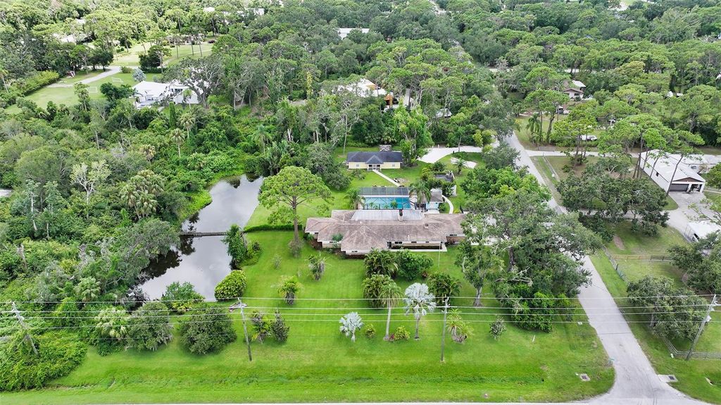 Image 2 of property listing at 3012 DESOTO ROAD, Sarasota, FL 34234