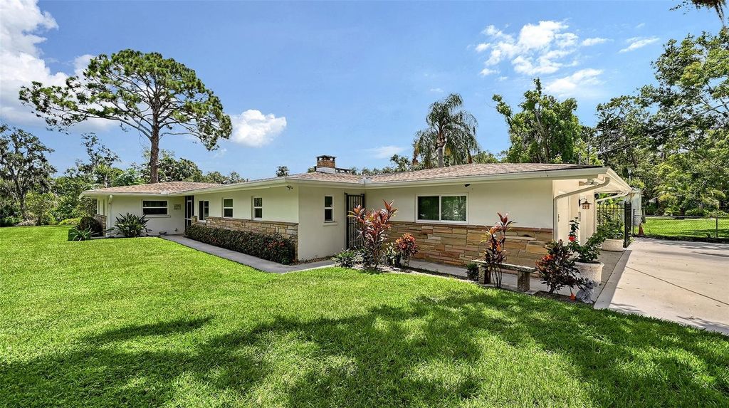 Image 8 of property listing at 3012 DESOTO ROAD, Sarasota, FL 34234