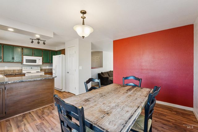 1064 Chateau, Meridian, ID 83646