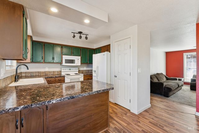 1064 Chateau, Meridian, ID 83646