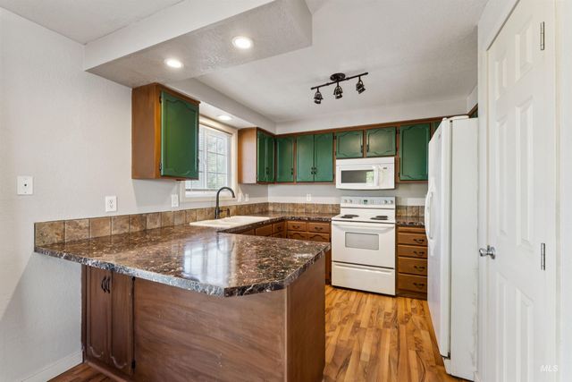 1064 Chateau, Meridian, ID 83646