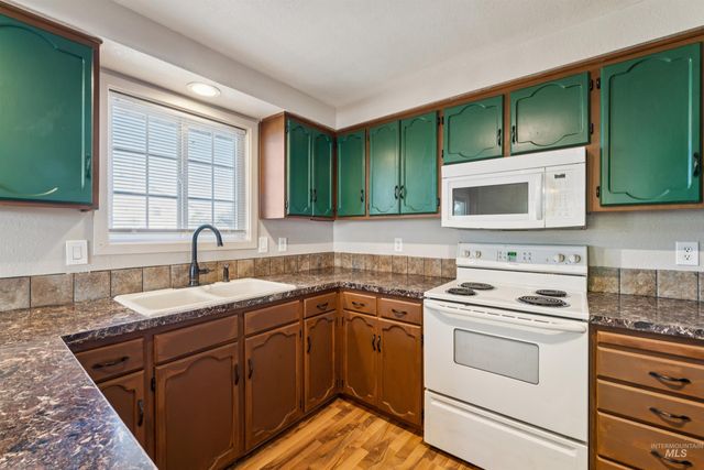 1064 Chateau, Meridian, ID 83646