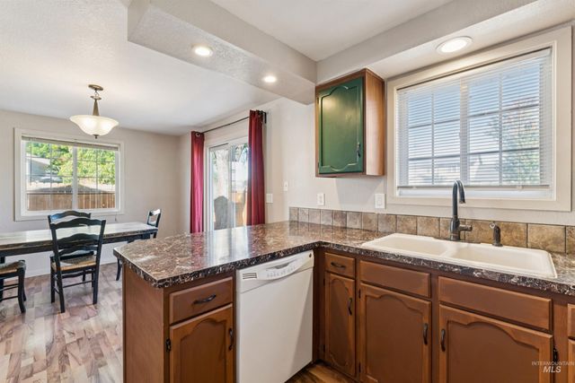 1064 Chateau, Meridian, ID 83646