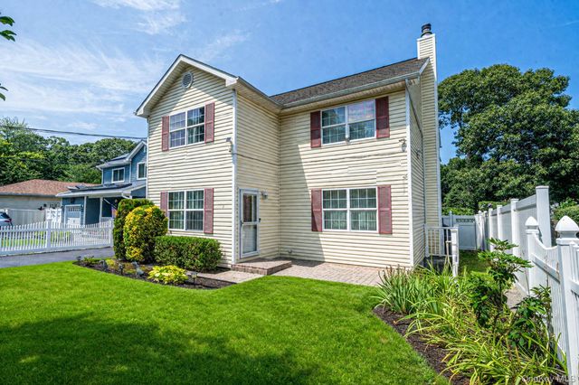 37 Champlin Street, Ronkonkoma, NY 11779
