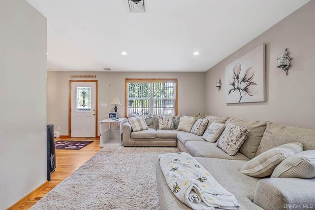 37 Champlin Street, Ronkonkoma, NY 11779