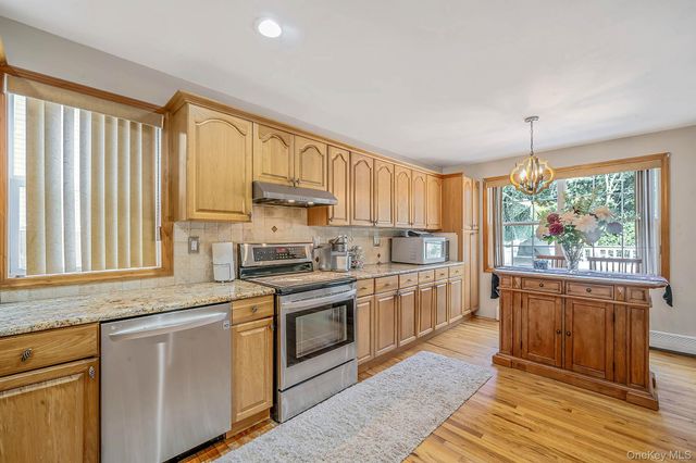37 Champlin Street, Ronkonkoma, NY 11779