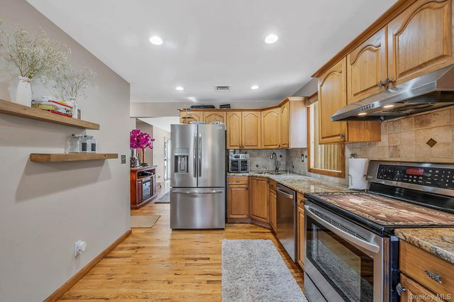 37 Champlin Street, Ronkonkoma, NY 11779