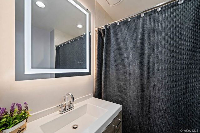 37 Champlin Street, Ronkonkoma, NY 11779