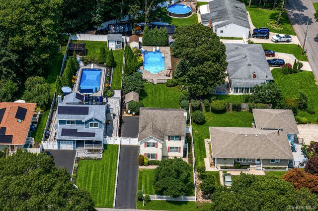 37 Champlin Street, Ronkonkoma, NY 11779