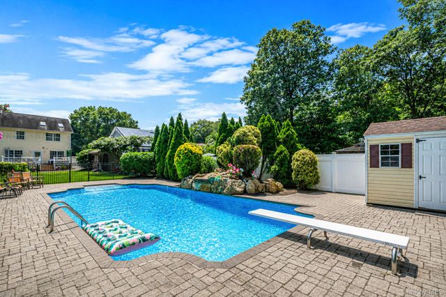 37 Champlin Street, Ronkonkoma, NY 11779