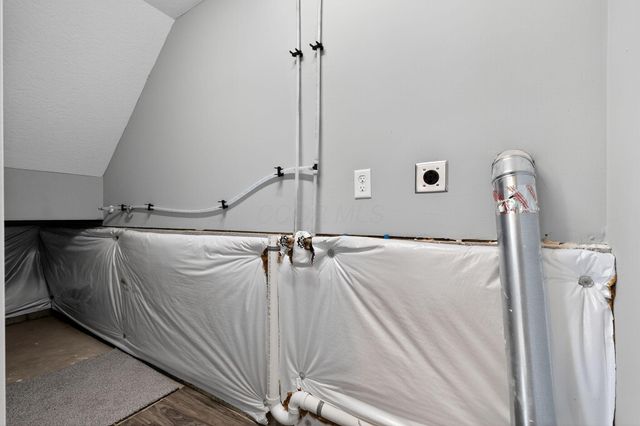 2736 Barrows Road, Columbus, OH 43232