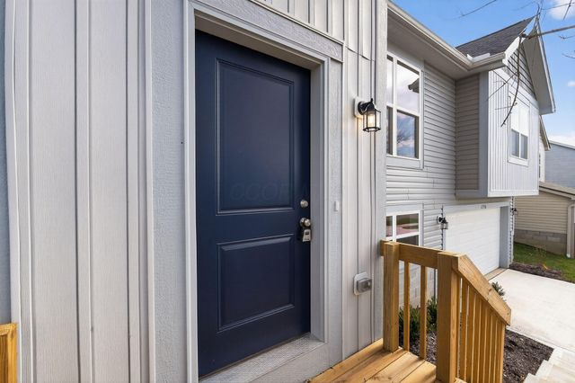 2736 Barrows Road, Columbus, OH 43232