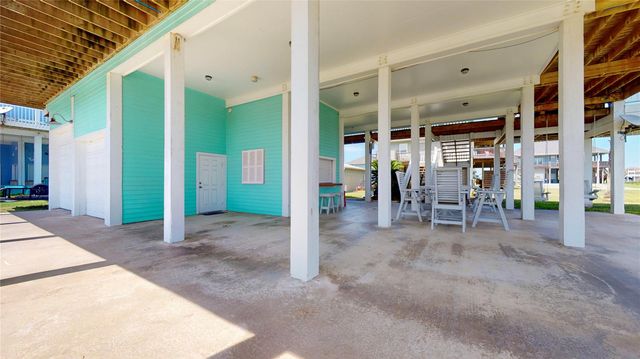 942 Kent, Crystal Beach, TX 77650