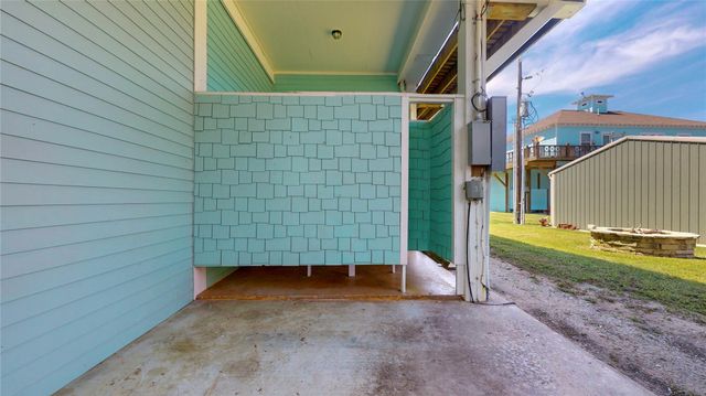 942 Kent, Crystal Beach, TX 77650
