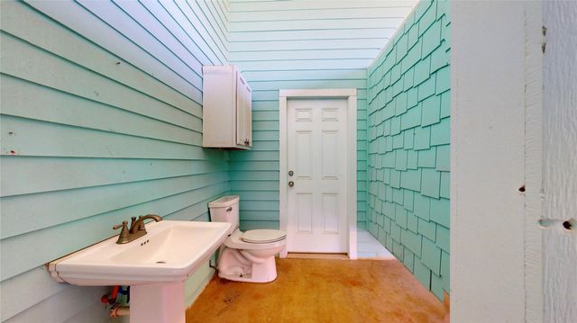 942 Kent, Crystal Beach, TX 77650