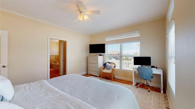 942 Kent, Crystal Beach, TX 77650