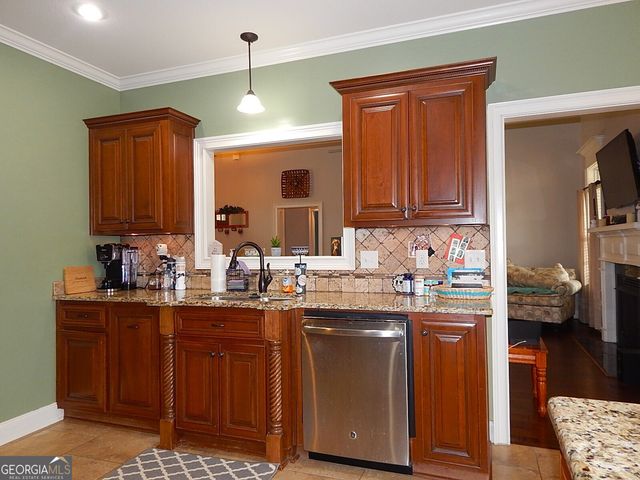 2016 Pin Oak Terrace, Bonaire, GA 31005