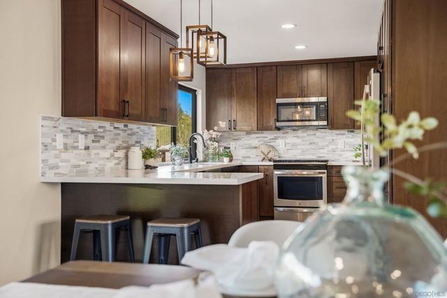 9812 Bonnie Vista Pl, La Mesa, CA 91941