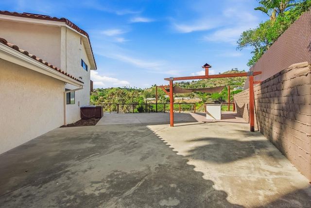 9812 Bonnie Vista Pl, La Mesa, CA 91941