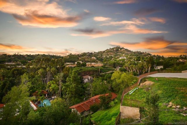 9812 Bonnie Vista Pl, La Mesa, CA 91941