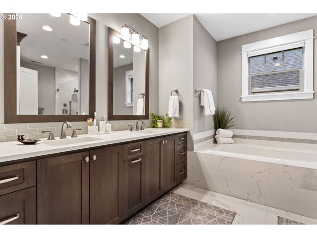 4051 Nw 76TH Ave 110, Camas, WA 98607