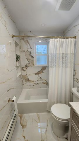 46 W Clearwater Road, Lindenhurst, NY 11757